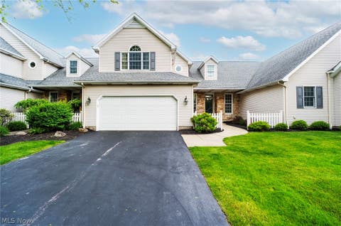 Condo For Sale - 22 Fieldstone<br/> Mahoning County, Poland, OH 44514