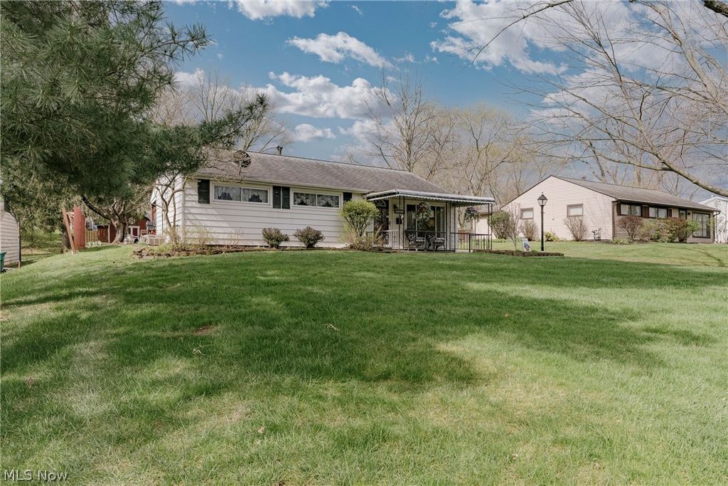 Photo of 1706 Westwood Drive, Twinsburg, OH 44087 (MLS # 5200998)