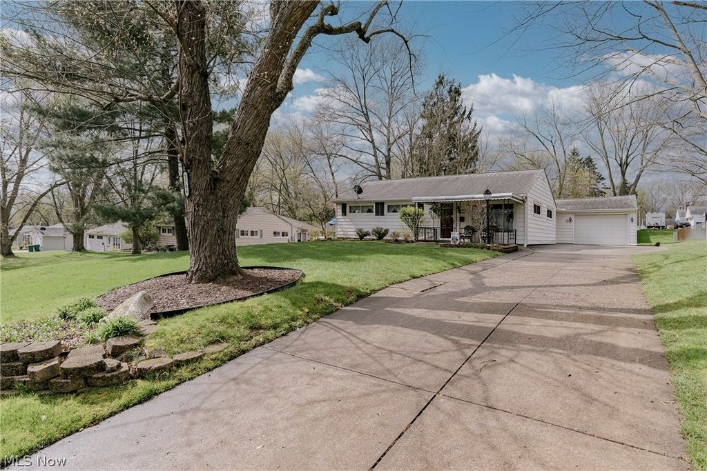 Photo of 1706 Westwood Drive, Twinsburg, OH 44087 (MLS # 5200998)