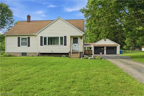 Homes For Sale - 8225 Kenyon Drive<br/> Trumbull County, Warren, OH 44484
