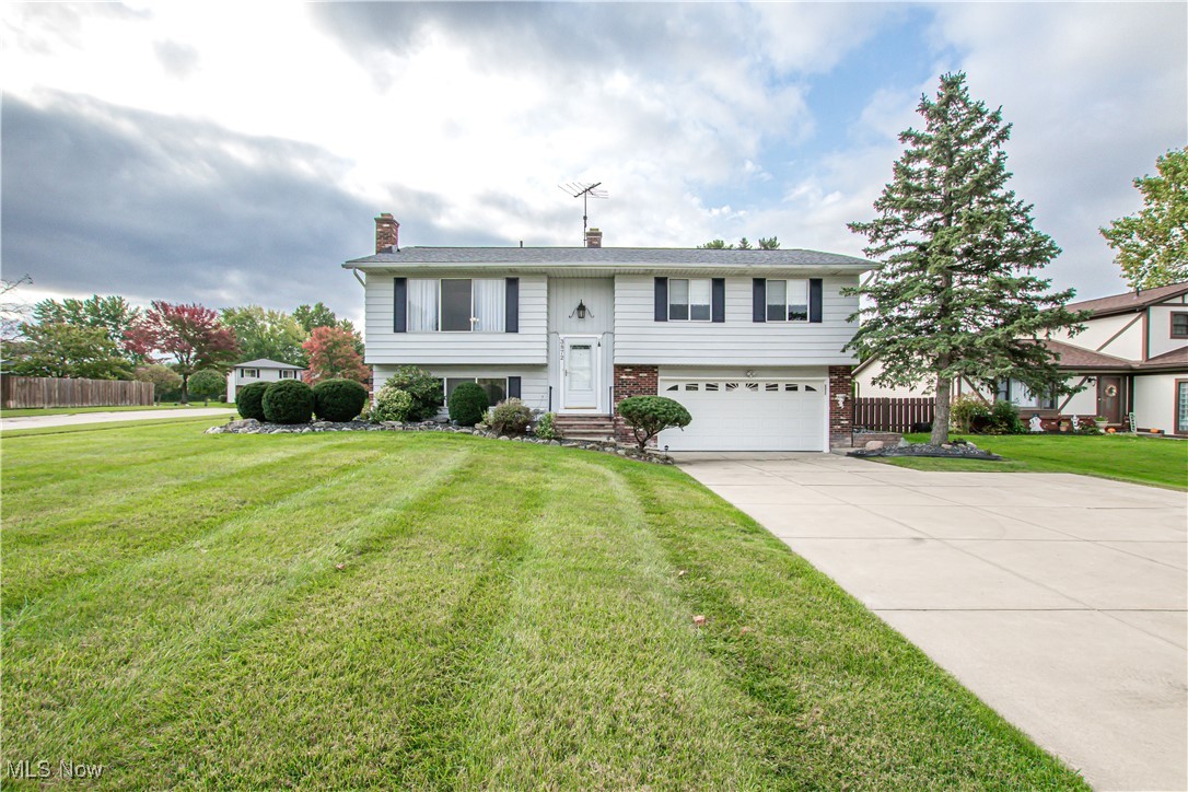 3872 Mars Drive, Brunswick, Ohio image 1