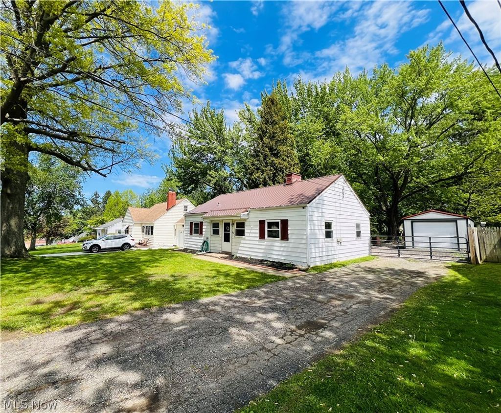 Photo of 5854 Knollwood Drive, Ashtabula, OH 44004 (MLS # 5209196)