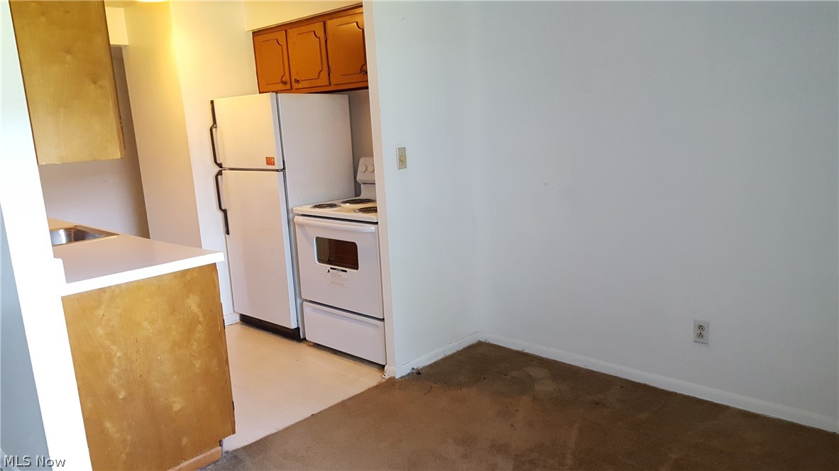 Golden Oaks Condo - Residential