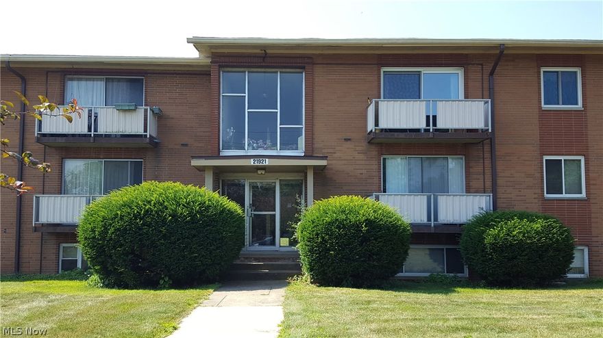 Spacious 1 bedroom condo with open floor plan in beautiful Rocky River. Great opportunity to own or investment. Appliances included. On site laundry and storage locker. Indoor parking garage. Conveniently located to shopping, parks and recreation areas. No dogs allowed. Up to 2 cats allowed. SOLD AS-IS. Bathtub will require detail cleaning or replacing. Schedule a showing today!