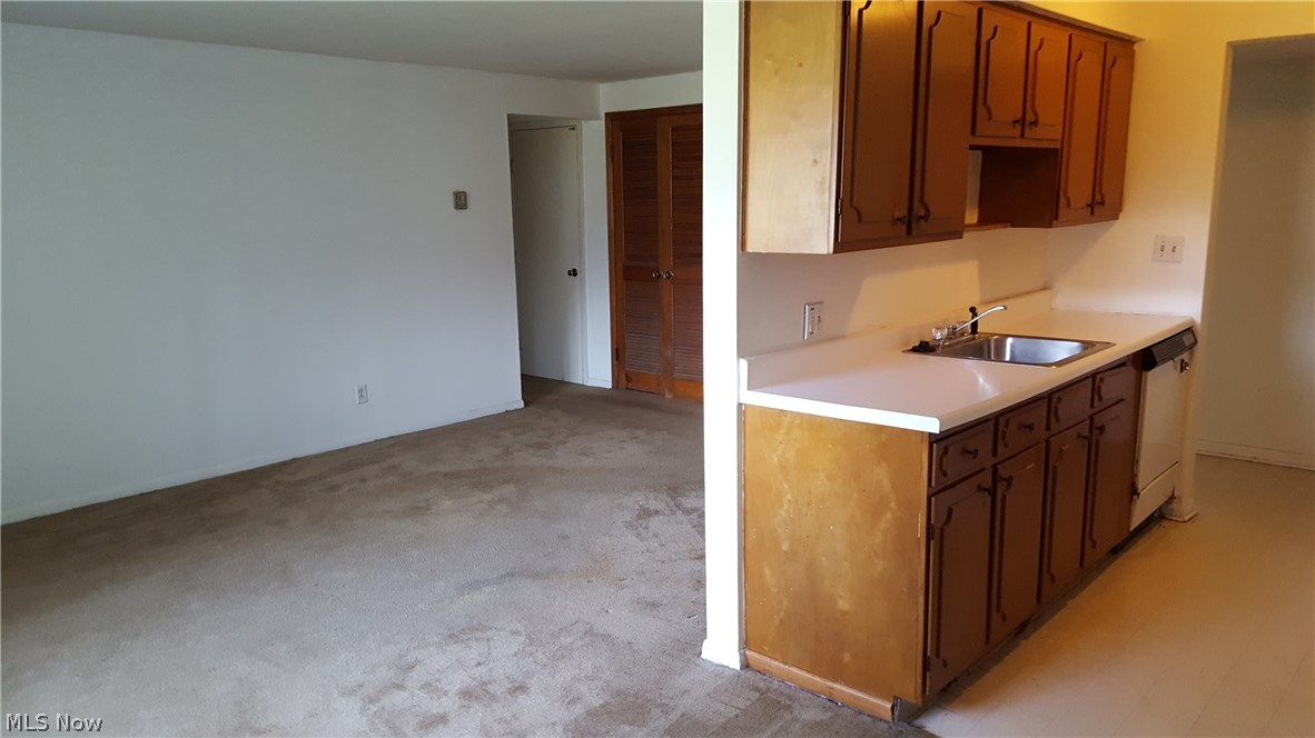 Golden Oaks Condo - Residential