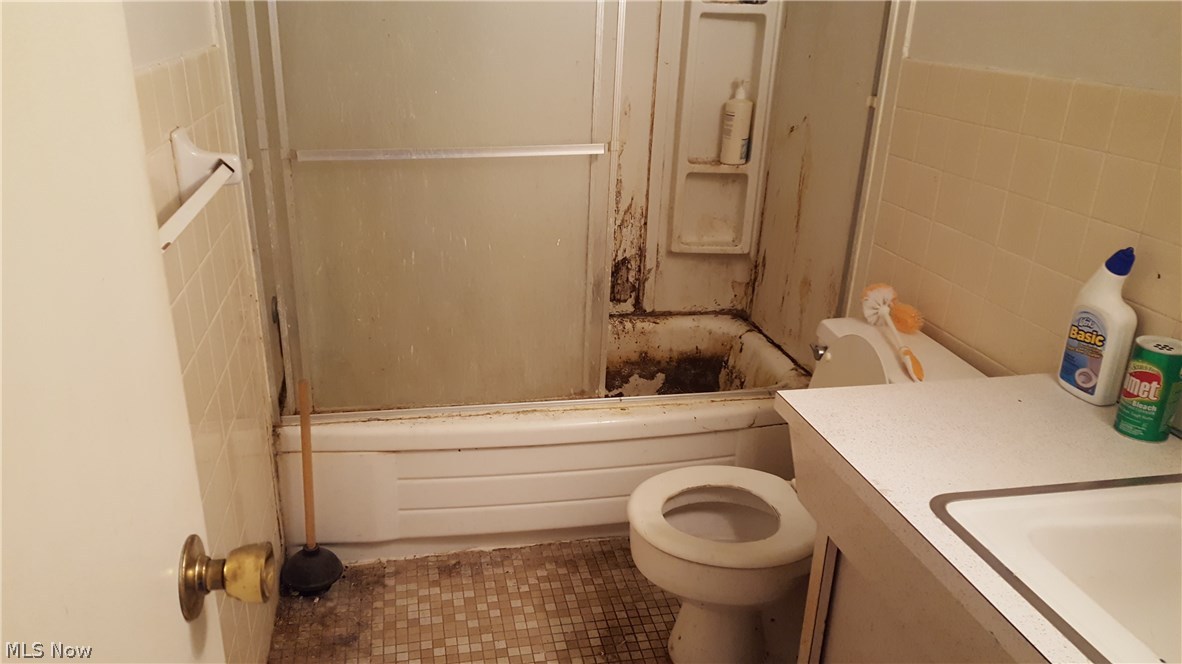 Golden Oaks Condo - Residential