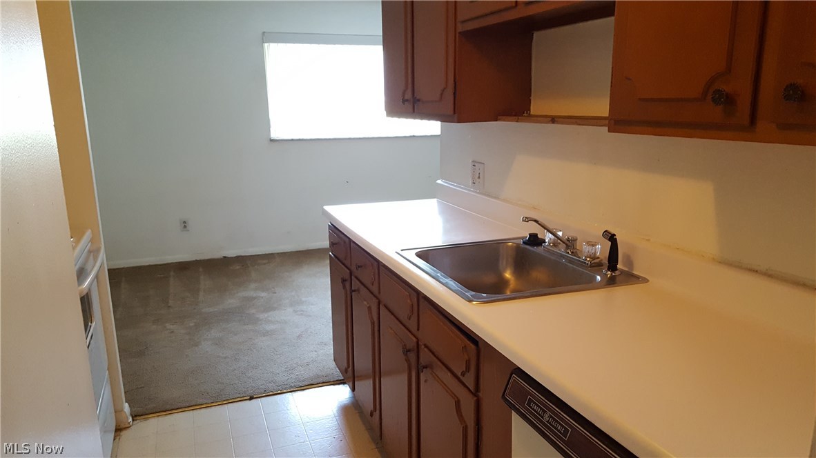 Golden Oaks Condo - Residential