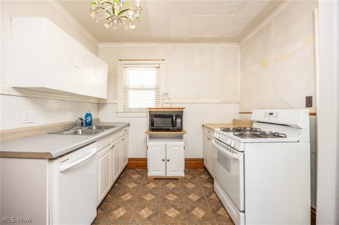Tiny photo for 3304 Avery Street, Parkersburg, WV 26104 (MLS # 5254515)
