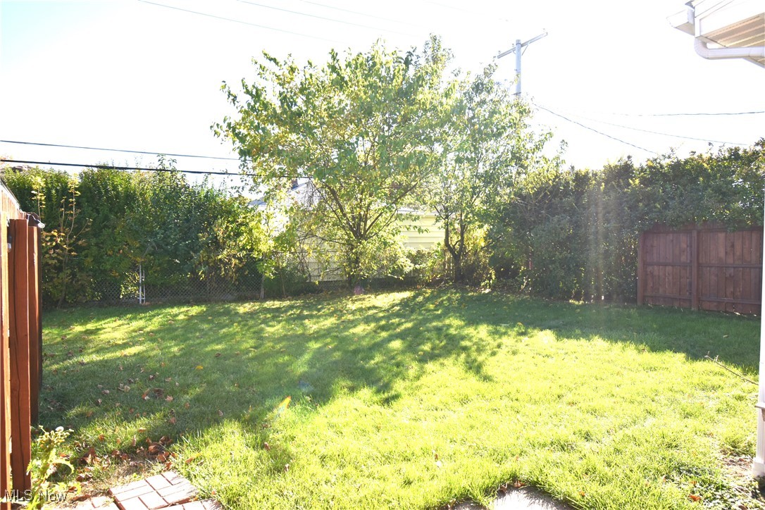 Rooss - Residential Lease