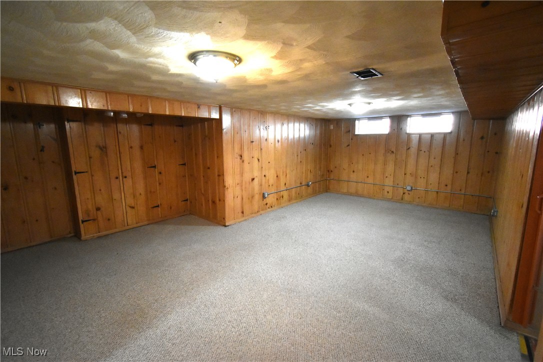 Rooss - Residential Lease