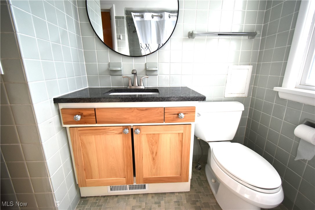 Rooss - Residential Lease