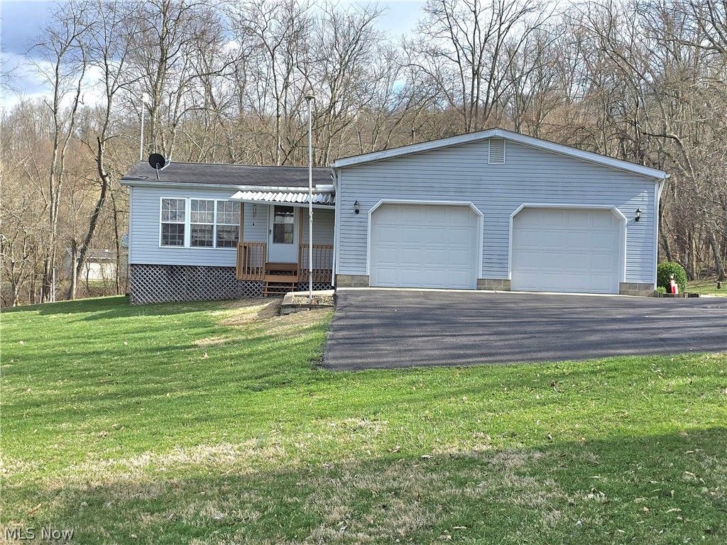 Photo of 2656 Darlington Drive, Zanesville, OH 43701 (MLS # 5193036)