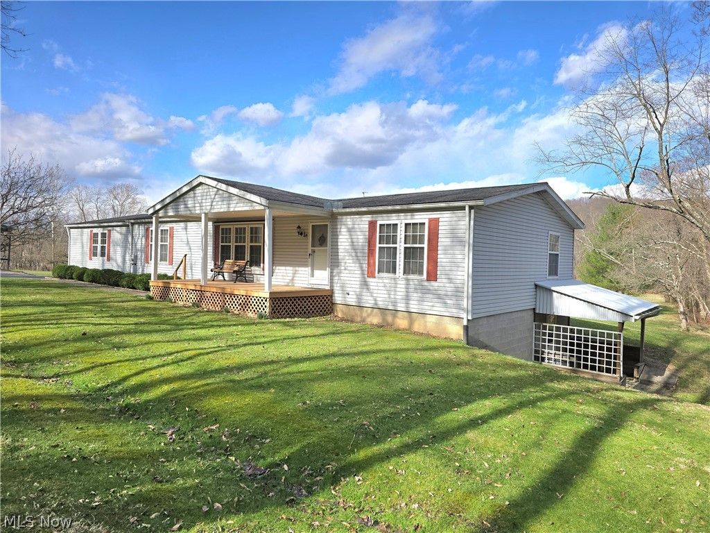 Photo of 2656 Darlington Drive, Zanesville, OH 43701 (MLS # 5193036)