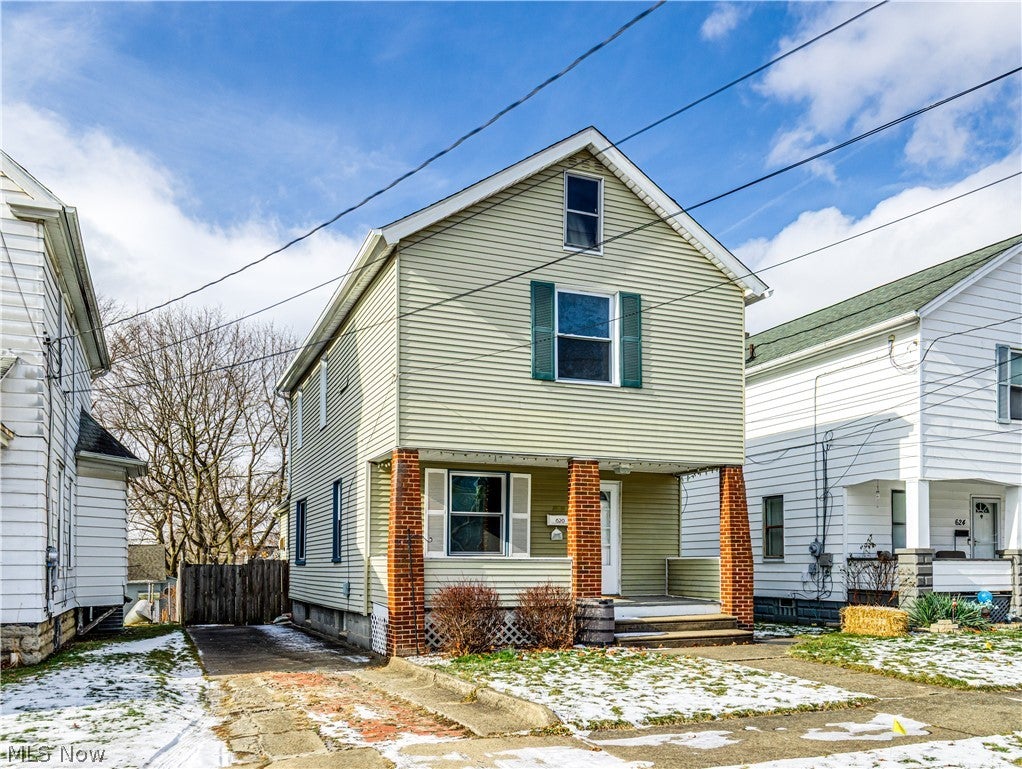 Photo of 620 Washington Avenue, Girard, OH 44420 (MLS # 5223234)