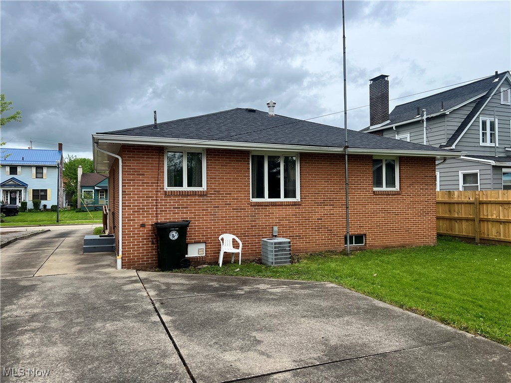 213 Kenmore Avenue, Warren, Ohio image 4