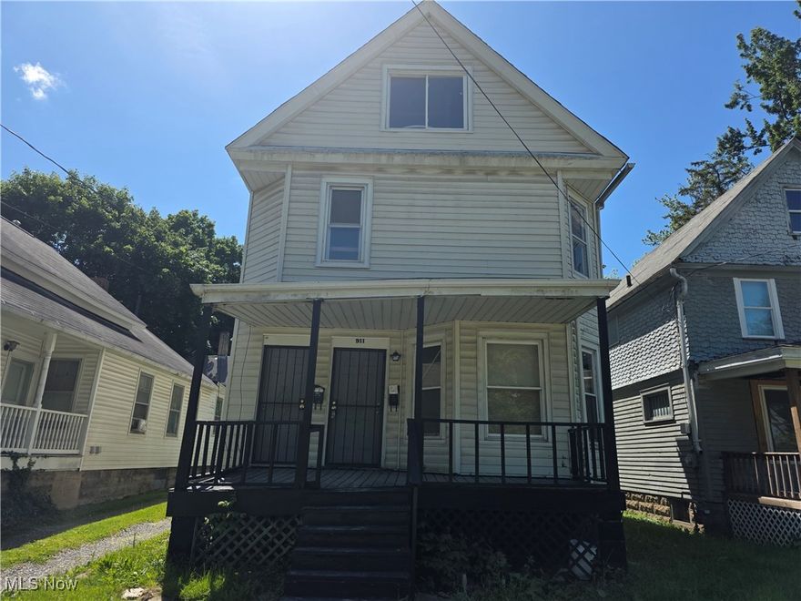 Check out this great duplex in the heart of Elyria! This home features two units with two beds and one bath. Great location close to everything the city has to offer. Handyman special in need of a little TLC. Perfect investment property and just waiting to be finished and start earning. Hurry to check this one out before it's too late!