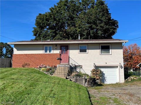 Photo of 635 Standish Avenue NW, Massillon, OH 44647 (MLS # 5254987)