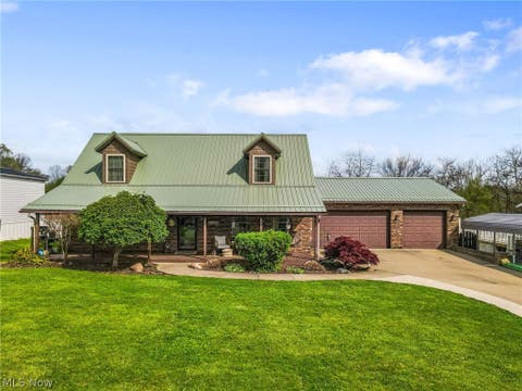 Homes For Sale - 2000 Adamsville Road<br/> Muskingum County, Zanesville, OH 43701