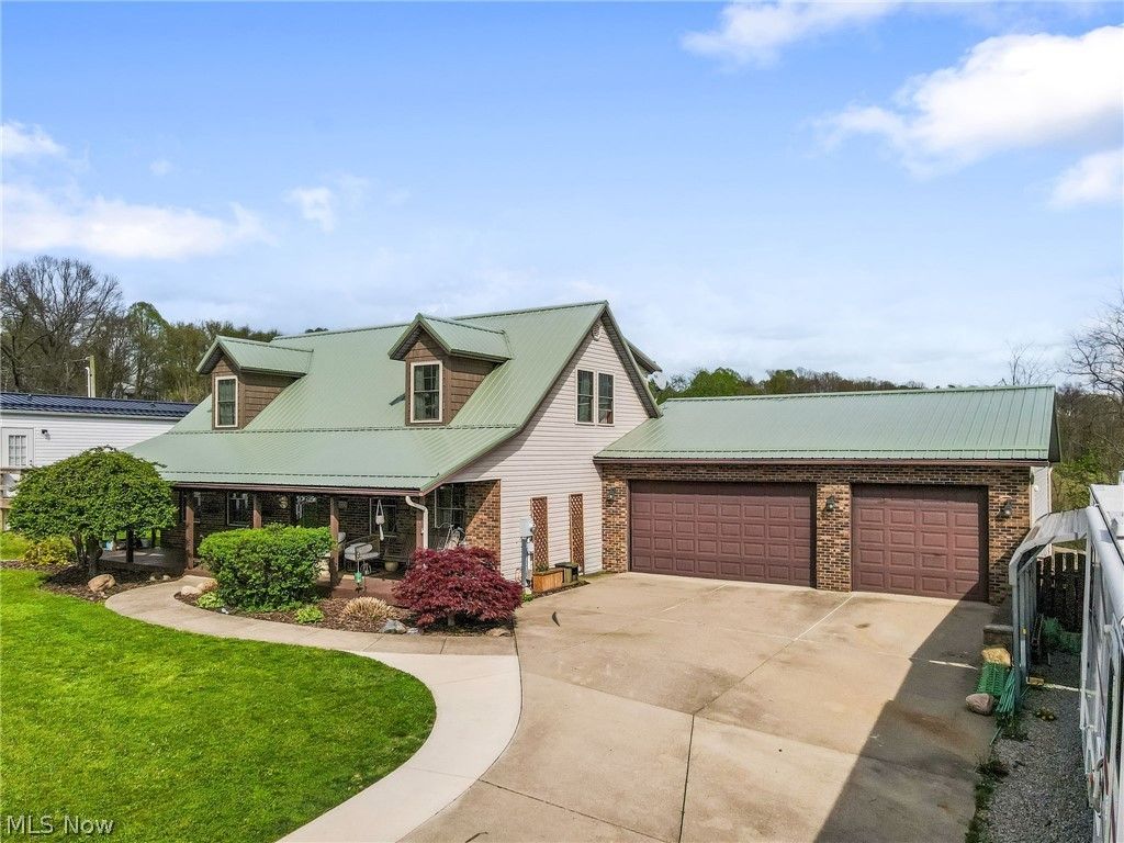 Photo of 2000 Adamsville Road, Zanesville, OH 43701 (MLS # 5201833)