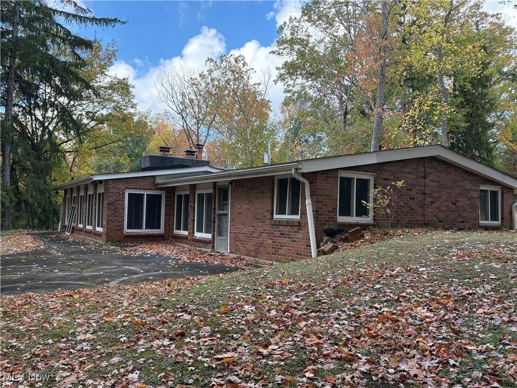 Photo of 9991 Gardenside Drive, Waite Hill, OH 44094 (MLS # 5164331)
