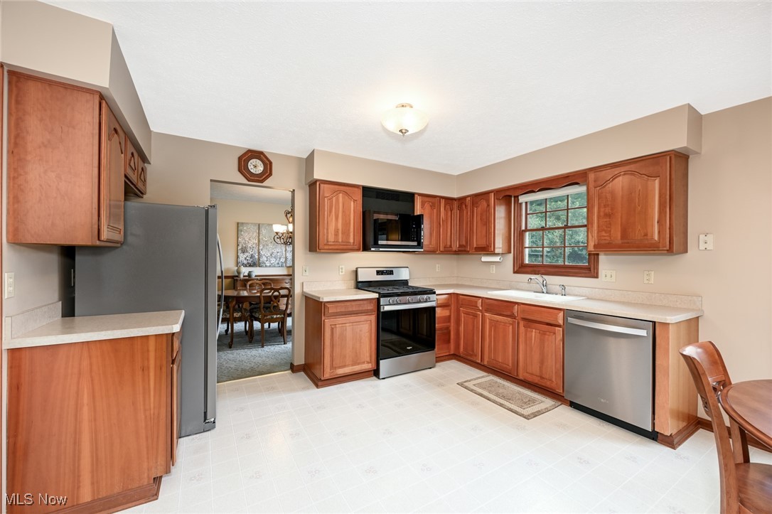 Twinsburg, Ohio 44087, United States, 3 Bedrooms Bedrooms, ,3 BathroomsBathrooms,Residential,Pending,155360