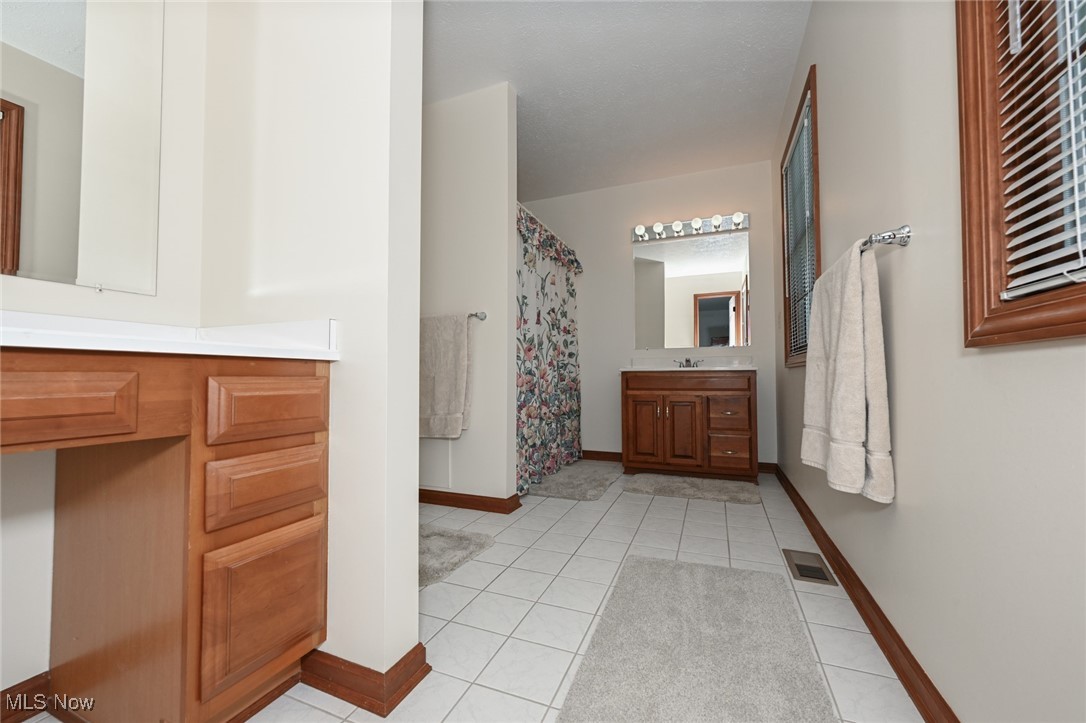 Twinsburg, Ohio 44087, United States, 3 Bedrooms Bedrooms, ,3 BathroomsBathrooms,Residential,Pending,155360