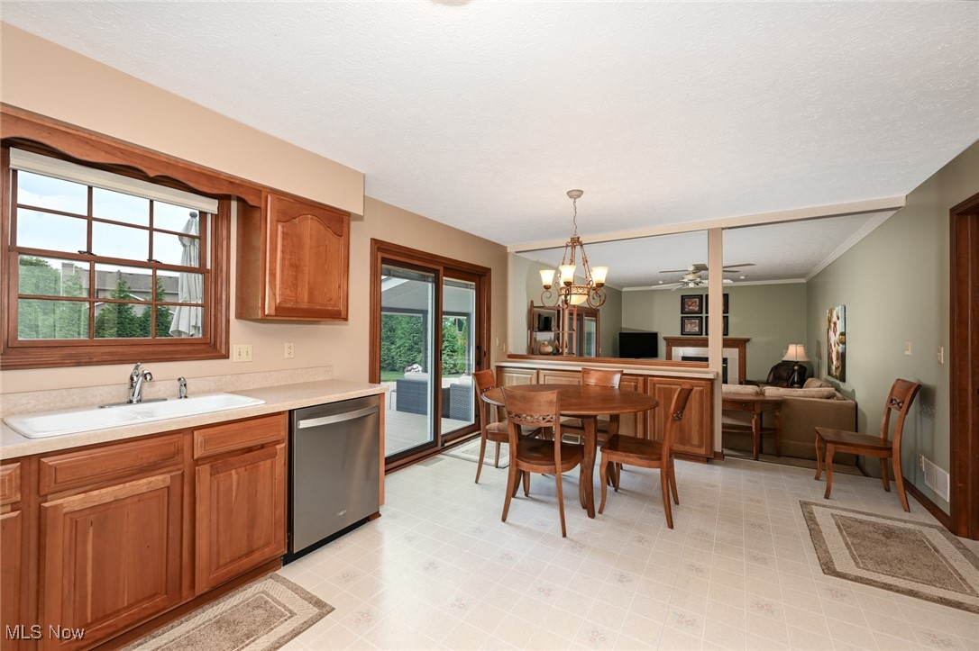 Twinsburg, Ohio 44087, United States, 3 Bedrooms Bedrooms, ,3 BathroomsBathrooms,Residential,Pending,155360