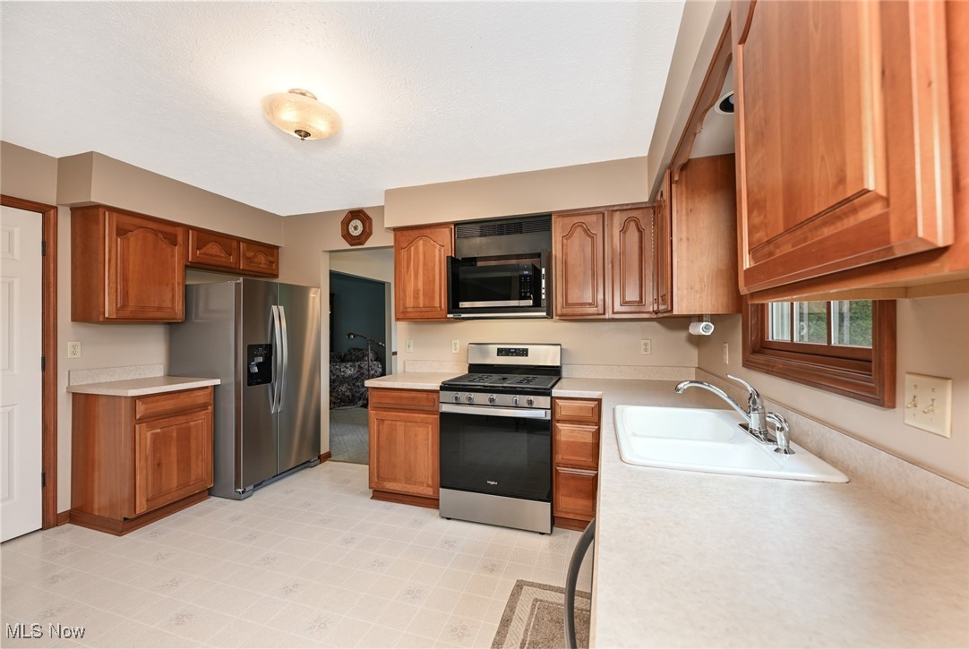 Twinsburg, Ohio 44087, United States, 3 Bedrooms Bedrooms, ,3 BathroomsBathrooms,Residential,Pending,155360