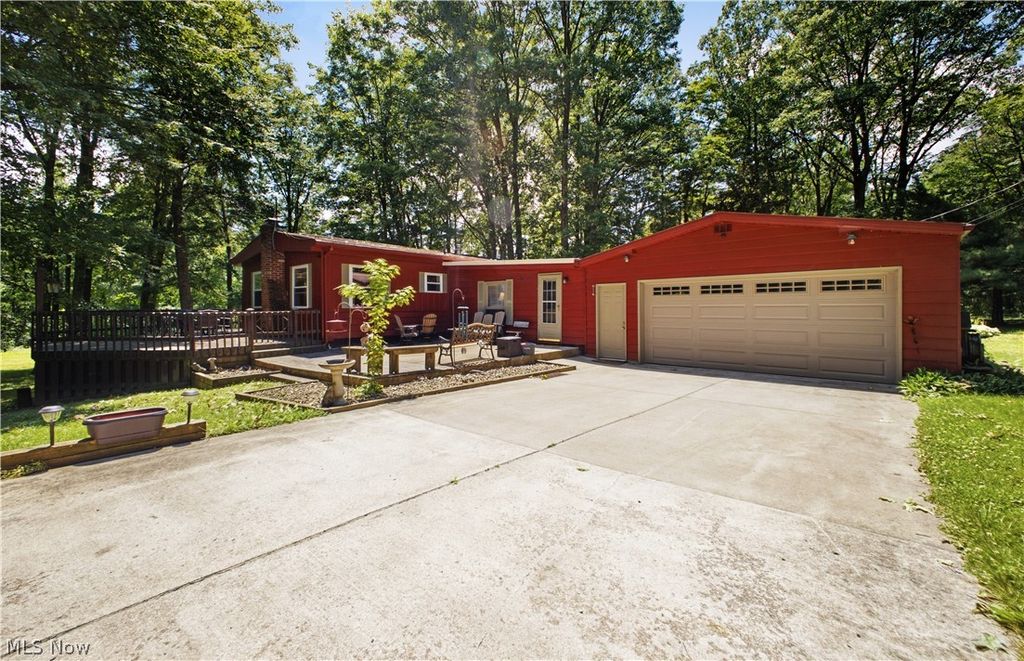 Photo of 5018 Fairfield School Road, Columbiana, OH 44408 (MLS # 5221196)