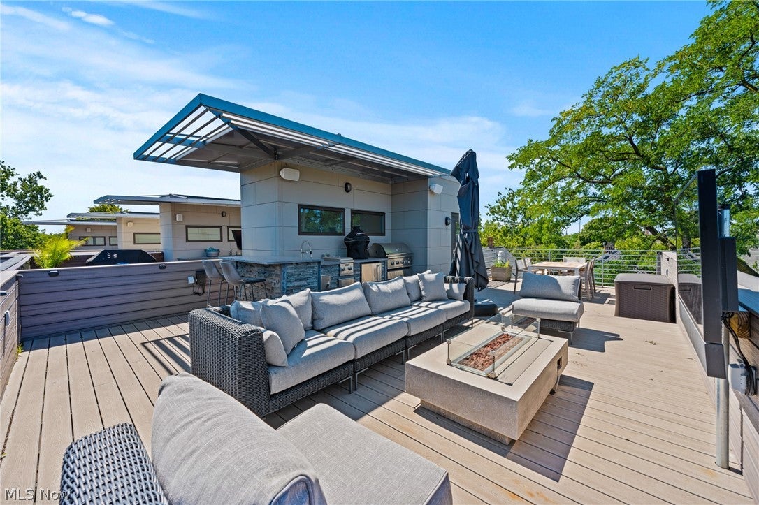 2040 W 11th Place