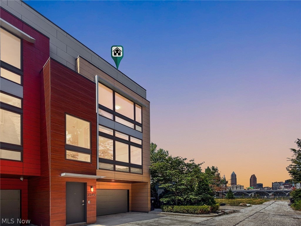 2040 W 11th Place