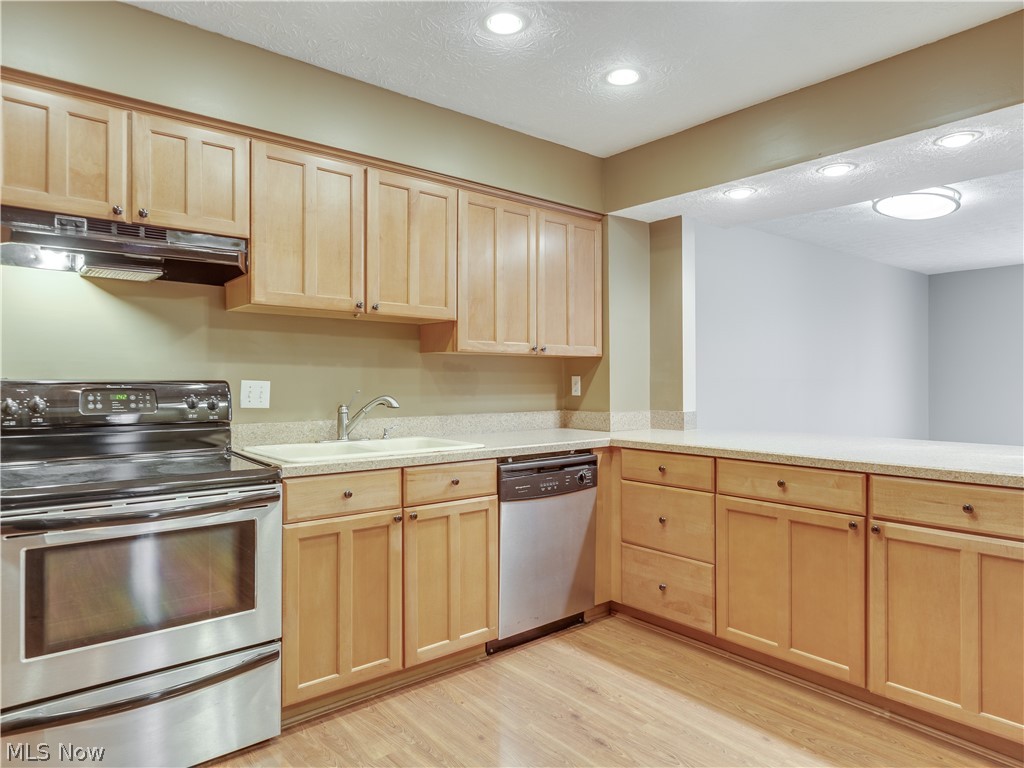 Hillsdale Rdg Condo - Residential