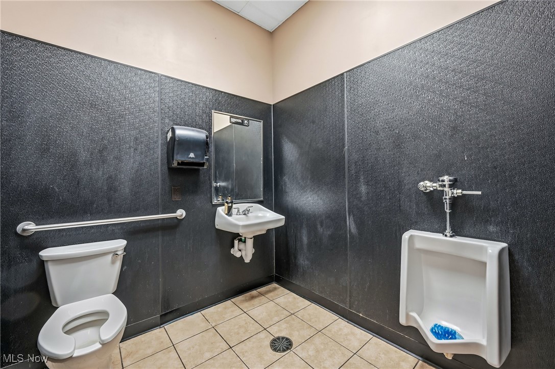 Village Plaza - Commercial Sale