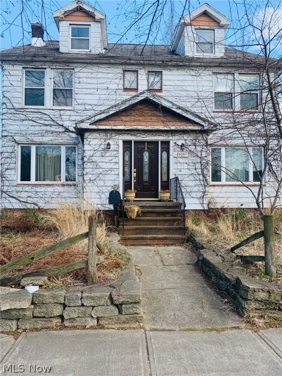 Great investment property!! Each unit has 3 bedrooms. Corner lot with a 3 car garage!! Needs some TLC.