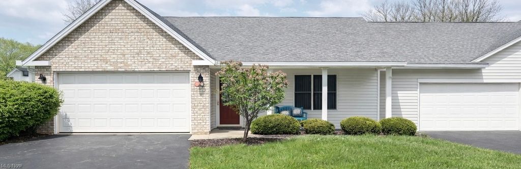 Photo of 828 Woodfield Court #A, Boardman, OH 44512 (MLS # 5202599)