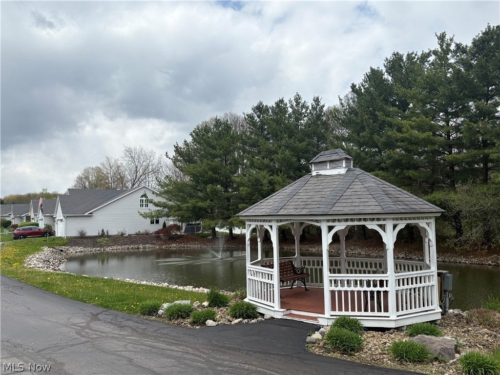 Photo of 828 Woodfield Court #A, Boardman, OH 44512 (MLS # 5202599)