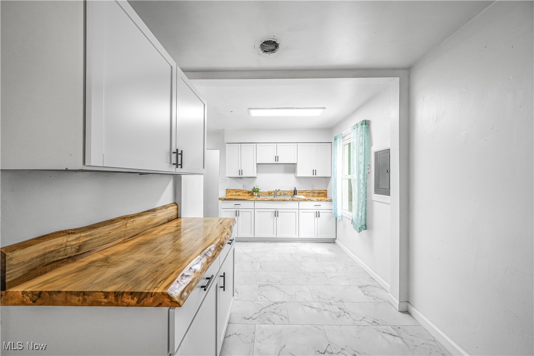 City/Youngstown - Commercial Sale