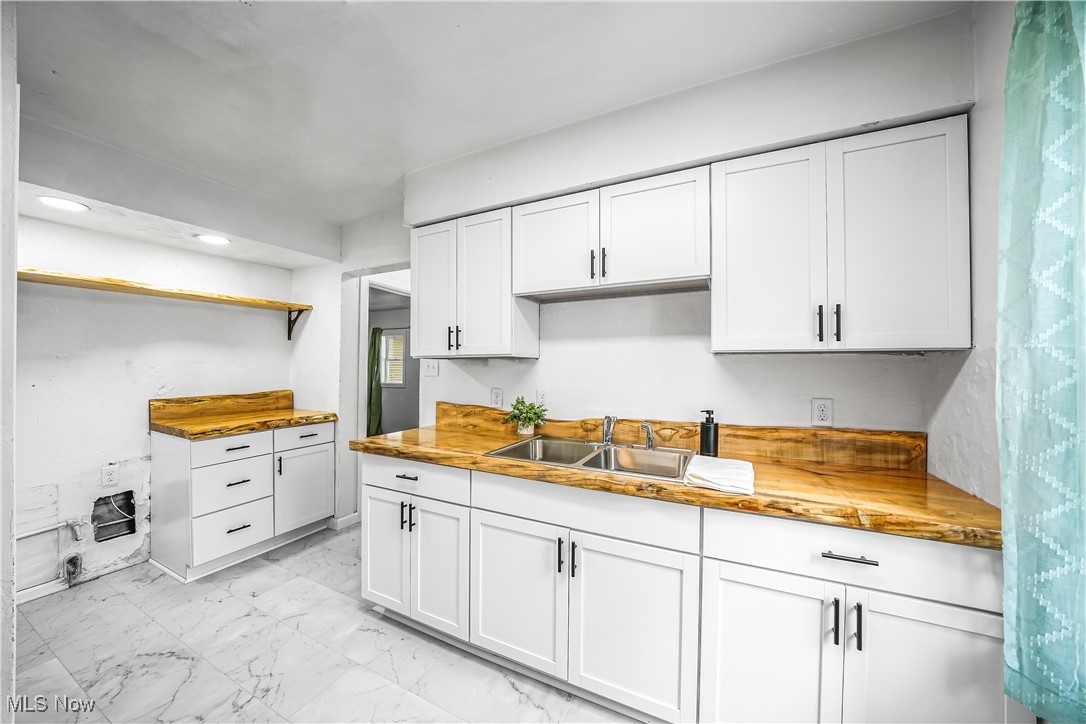 City/Youngstown - Commercial Sale