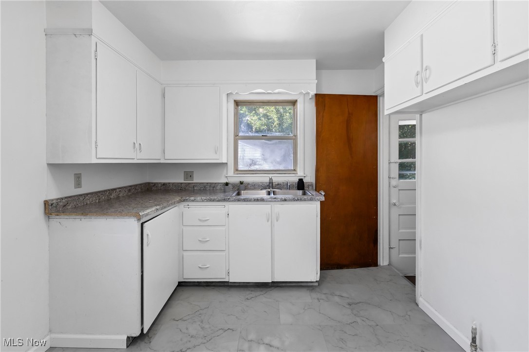 City/Youngstown - Commercial Sale