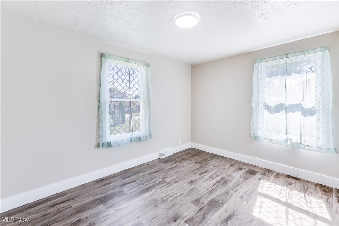 City/Youngstown - Commercial Sale