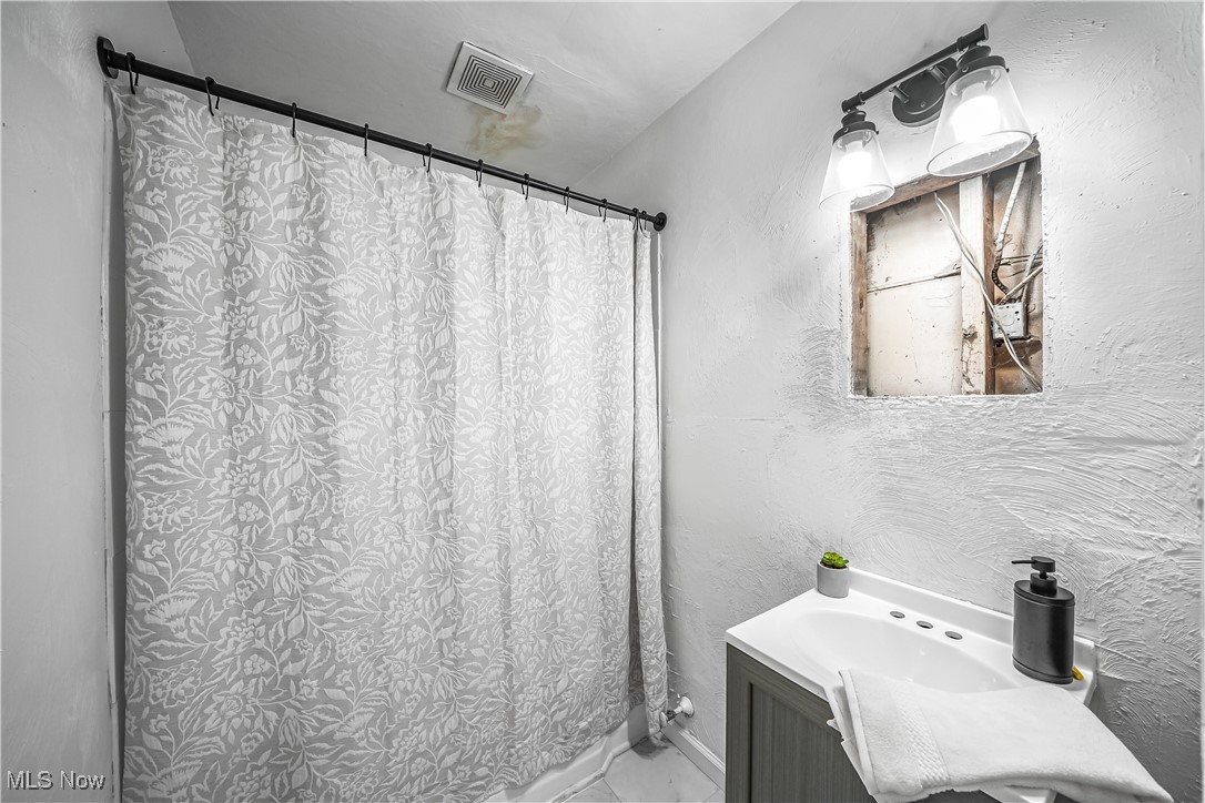 City/Youngstown - Commercial Sale