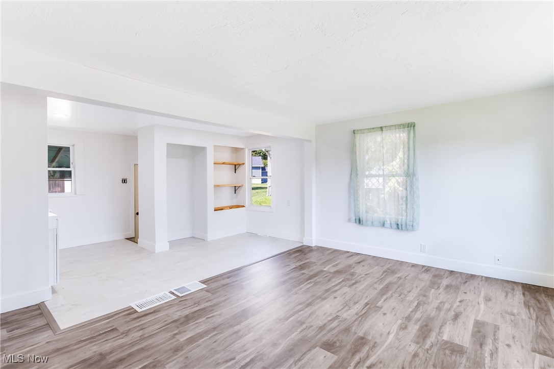 City/Youngstown - Commercial Sale