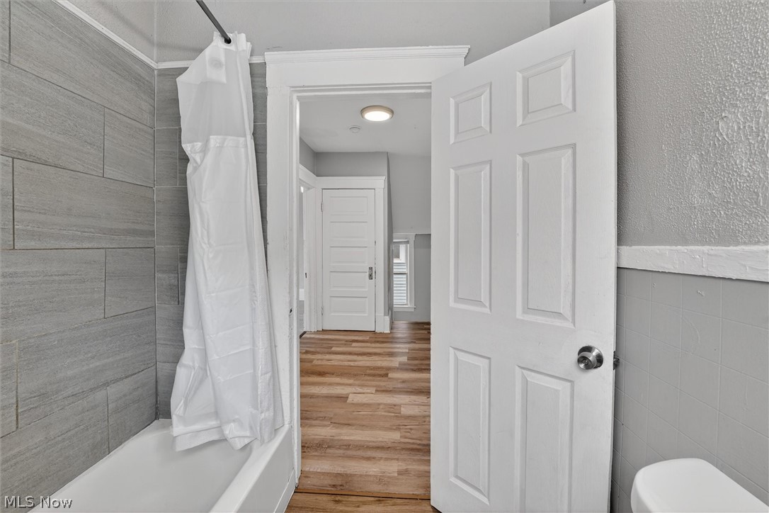 Schutzinger & Hartwicks Sub - Residential Lease