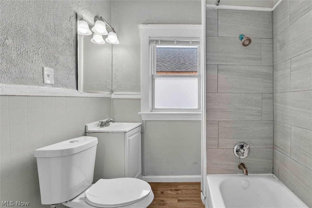 Schutzinger & Hartwicks Sub - Residential Lease