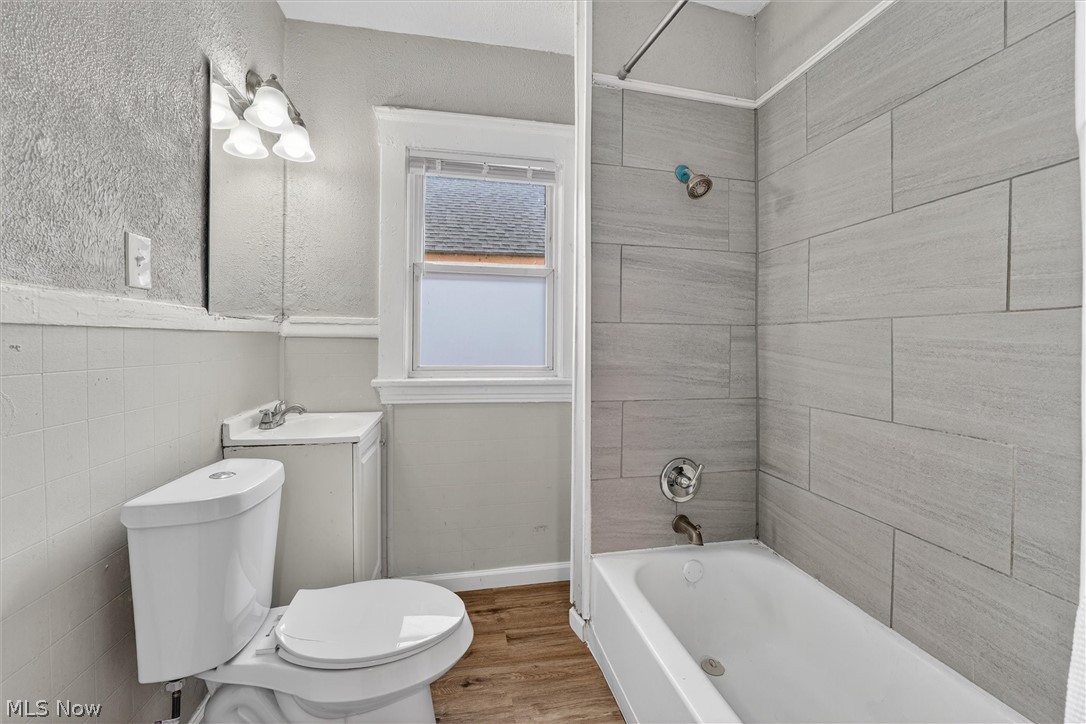 Schutzinger & Hartwicks Sub - Residential Lease