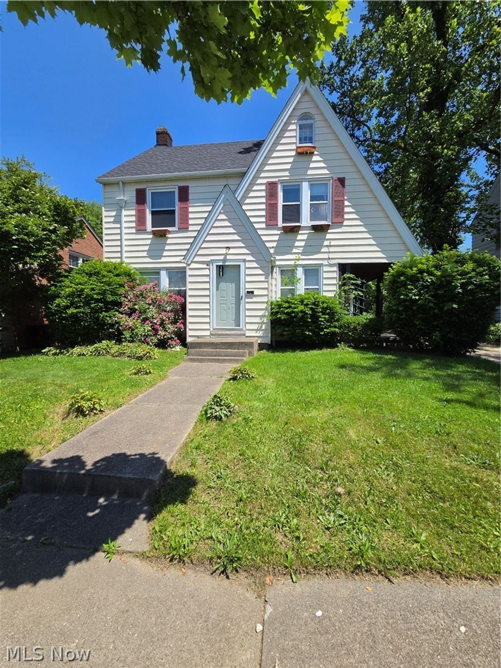 Photo of 1405 Villa Drive, South Euclid, OH 44121 (MLS # 5214257)