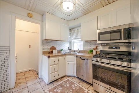 Tiny photo for 1344 Manor Park Avenue, Lakewood, OH 44107 (MLS # 5238066)
