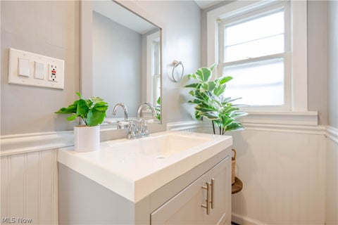 Tiny photo for 1344 Manor Park Avenue, Lakewood, OH 44107 (MLS # 5238066)