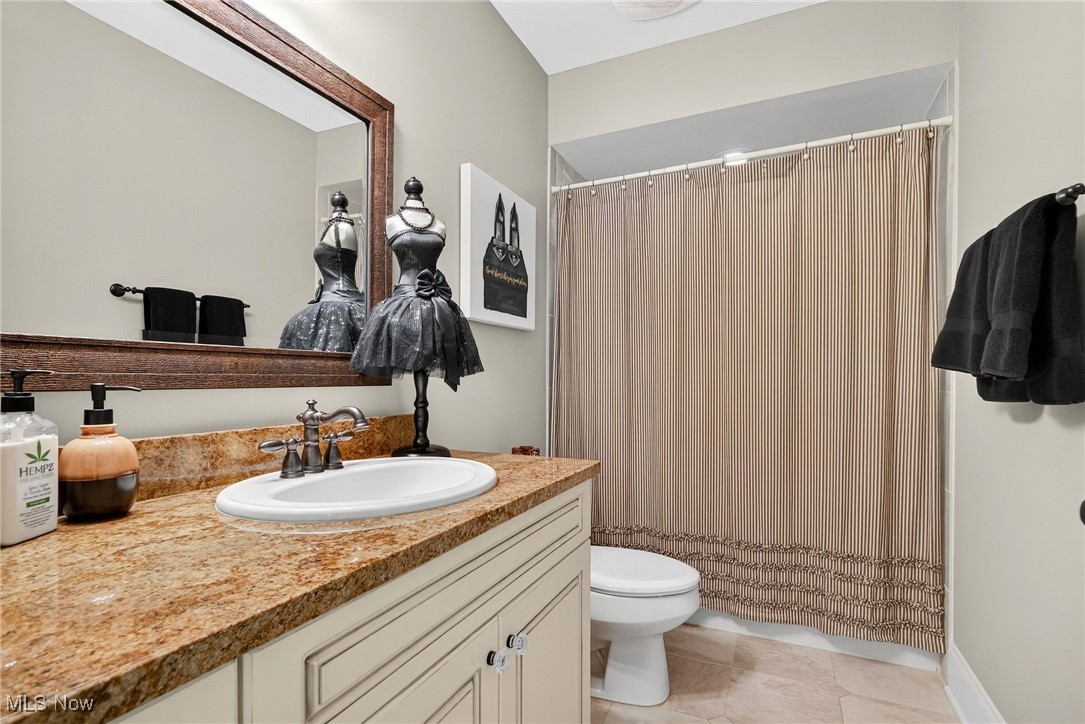 Chagrin Falls, Ohio 44022, United States, 5 Bedrooms Bedrooms, ,7 BathroomsBathrooms,Residential,Active,200504