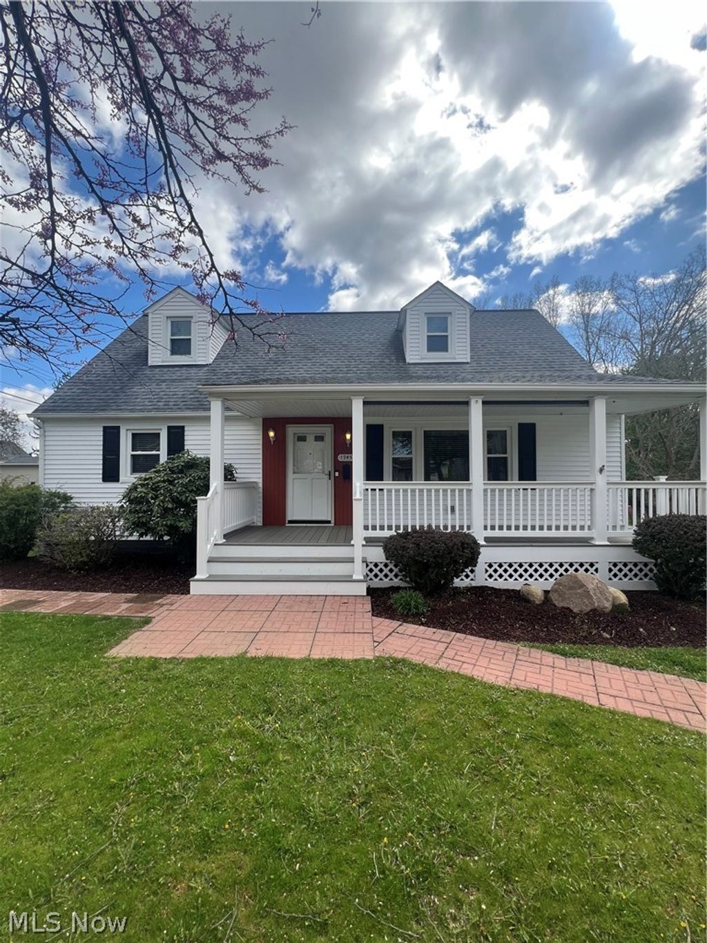 Photo of 1945 Chatam Street, Cuyahoga Falls, OH 44221 (MLS # 5202910)